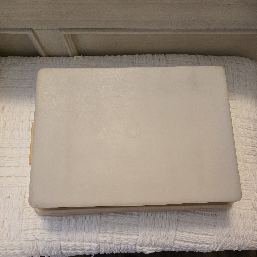 Vintage Tupperware Rectangle Cake Keeper Carrier Harvest Gold 622-7 623-7 15"X11